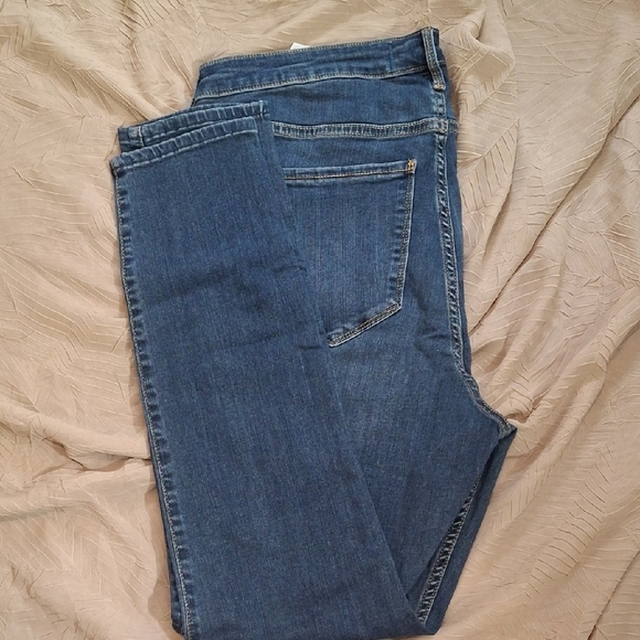 Holliste Classic Blue Denim Jeans - Picture 2 of 7